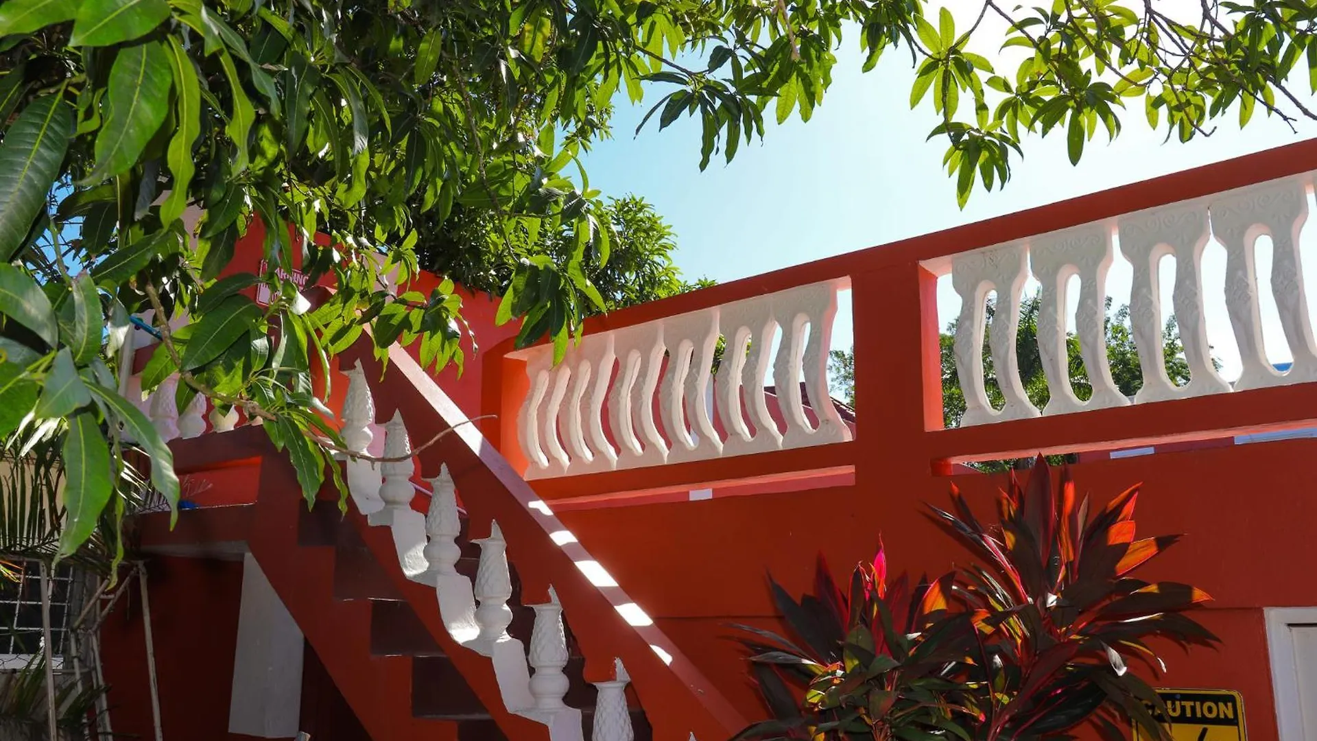 Paradise On The Rocks Hotel ネグリル