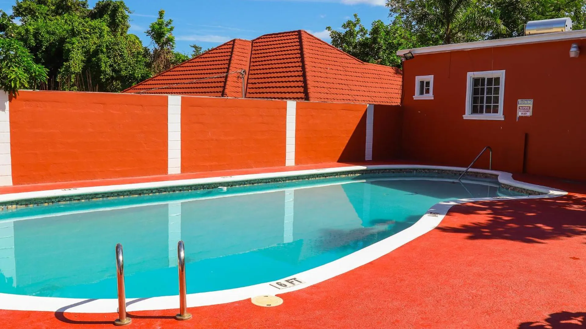 Paradise On The Rocks Hotel ネグリル