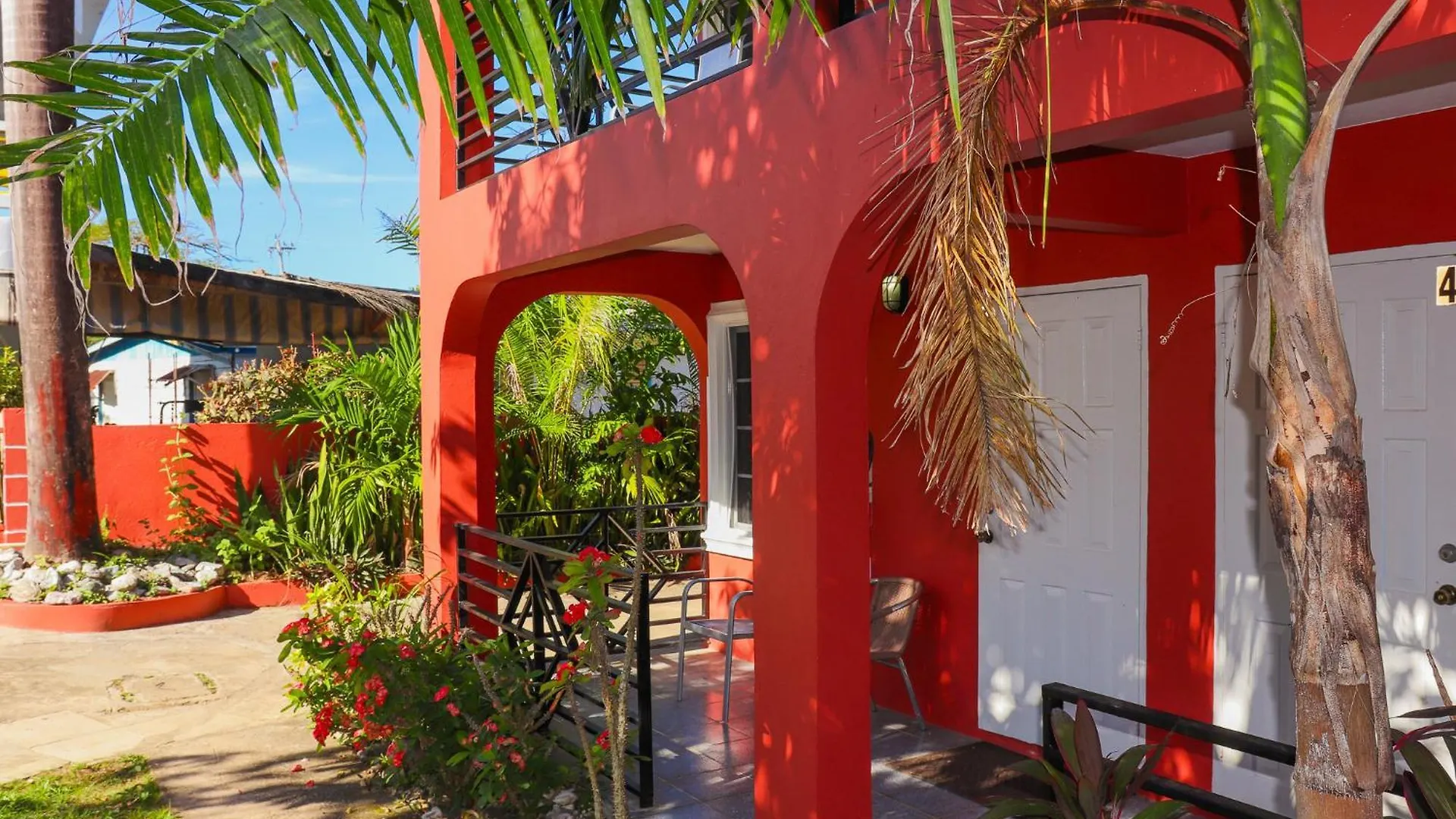Paradise On The Rocks Hotel ネグリル