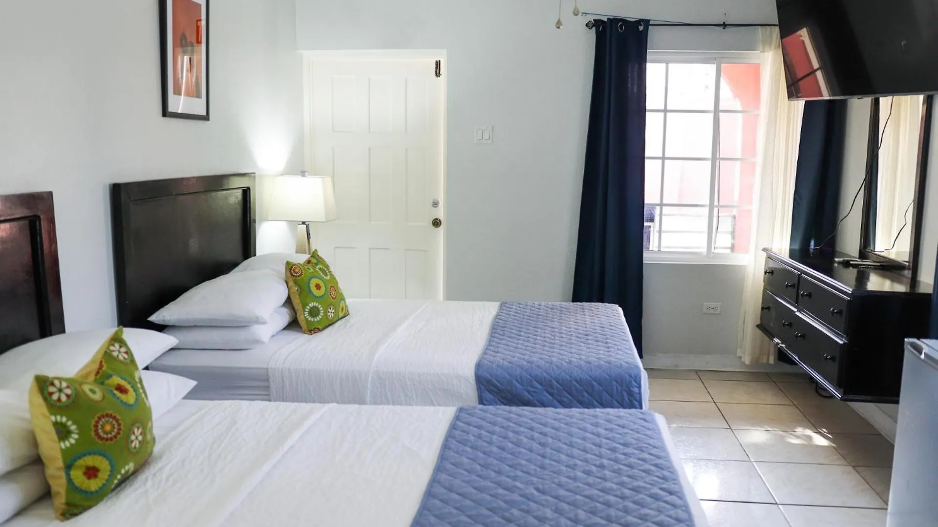 Paradise On The Rocks Hotel ネグリル